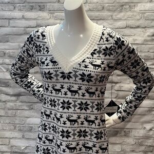 Sweater Dress white black reindeer poinsettias girls large long sleeve acrylic